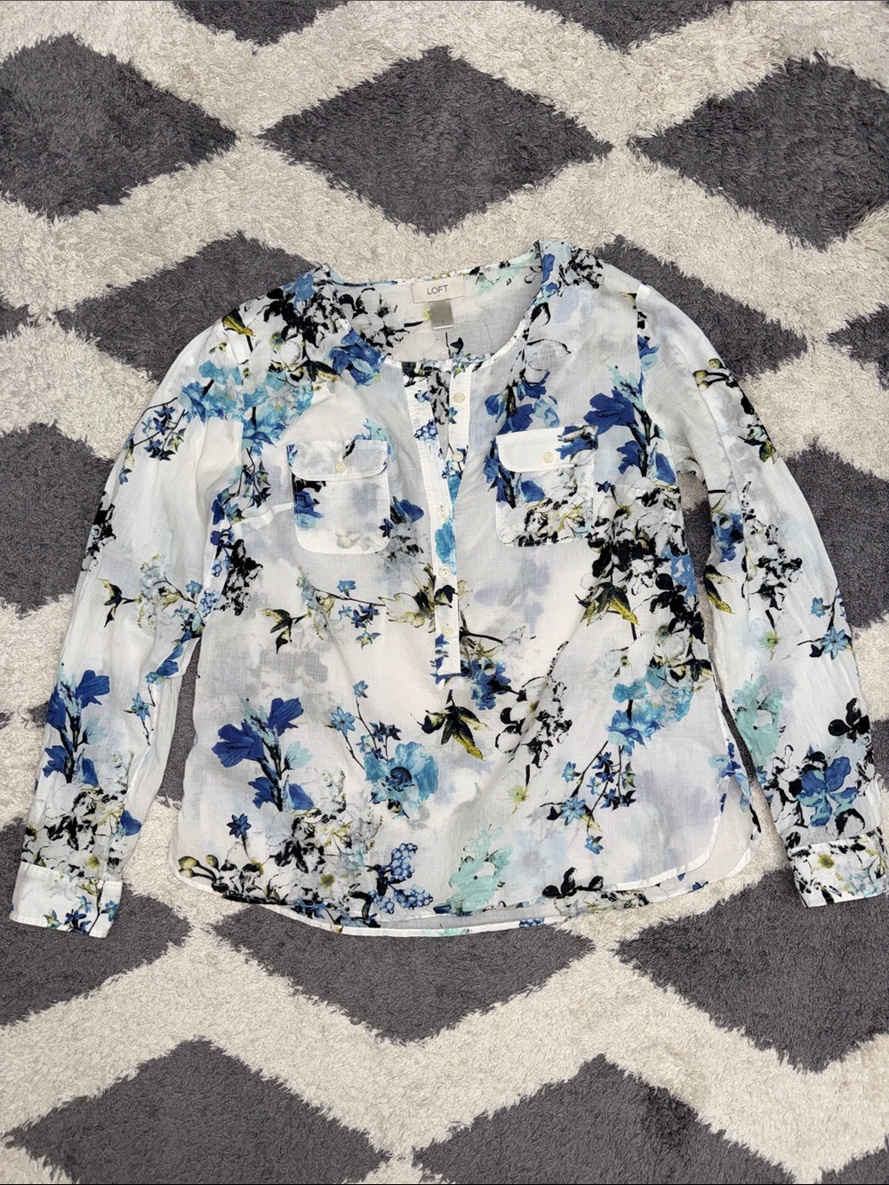 LOFT Floral blouse size small - Picture 4 of 12
